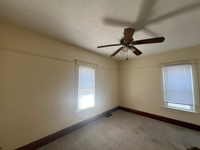 Building Photo - 703 Prospect Ave