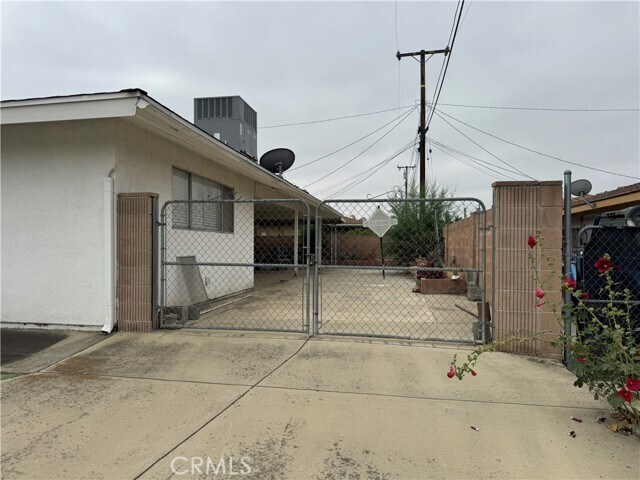 Building Photo - 415 S Tahquitz Ave