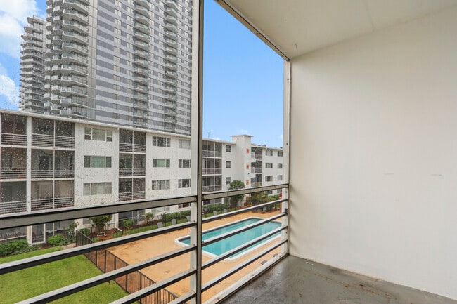 Building Photo - 4500 N Flagler Dr