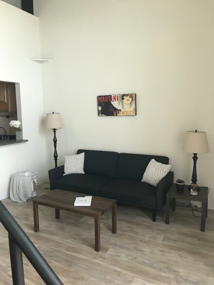 Building Photo - 212 3rd St