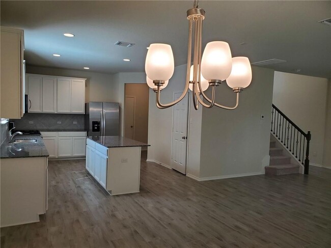 Building Photo - 409 La Dera Dr