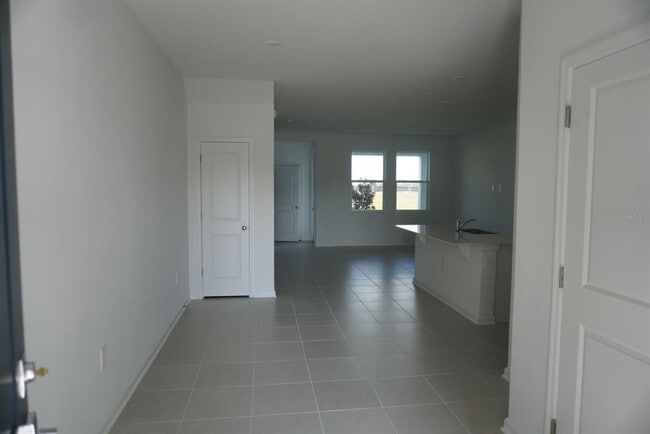 Building Photo - 2975 Maloof Dr