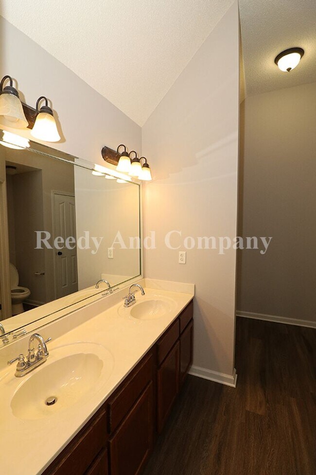 Building Photo - 8911 Little House Cove