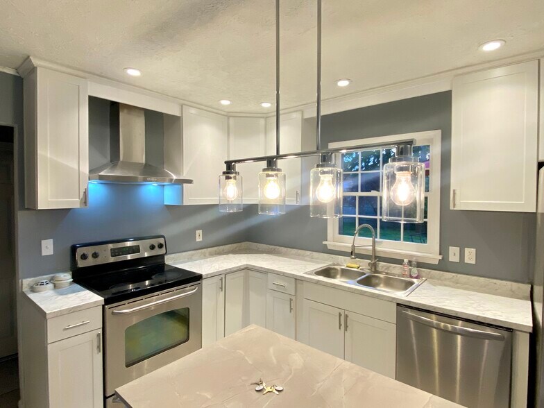 Building Photo - 9505 Tiverton Way