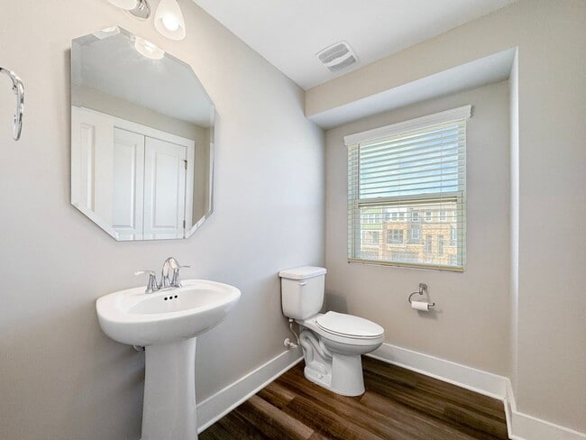 Building Photo - Gorgeous Aria at the Park 3 Bedroom Townhouse!