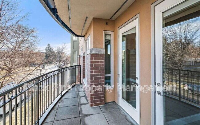 Building Photo - 323 W Jefferson St