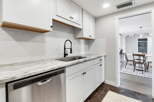 Building Photo - 5400 N Ocean Dr