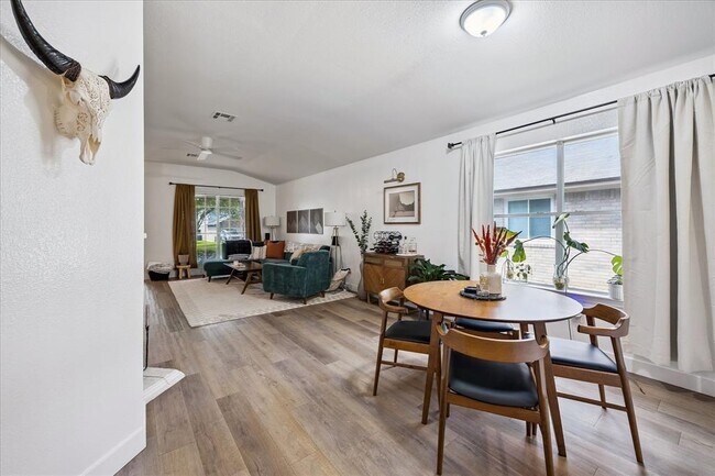 Building Photo - 9321 Linkmeadow Dr