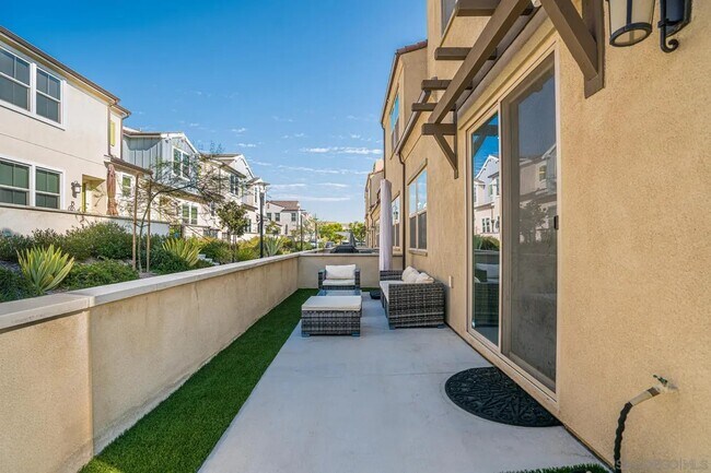 Building Photo - 1911 Paseo Mandarina