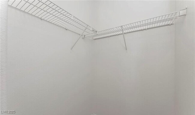 Building Photo - 9764 Bedstraw St