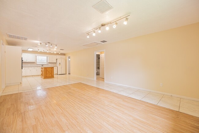 Building Photo - 4113 Edison St