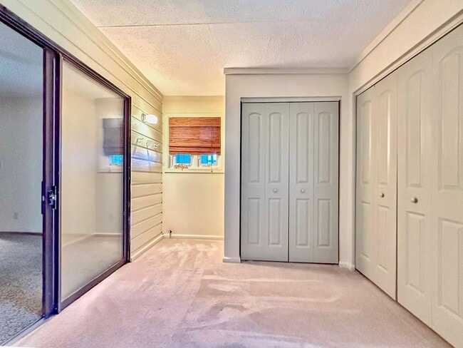 Building Photo - 12182 Heron Dr