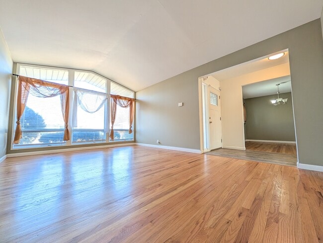 Building Photo - 3670 Tremont Dr