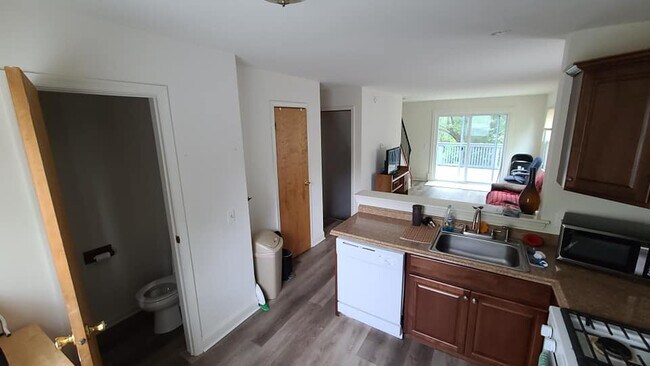 Building Photo - 15 Newton Ave