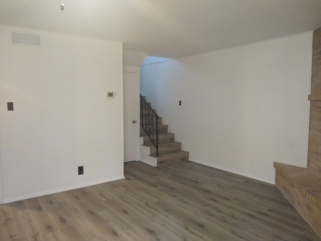 Building Photo - Leon Valley~ 3 bedroom~ Freshly Painted In...