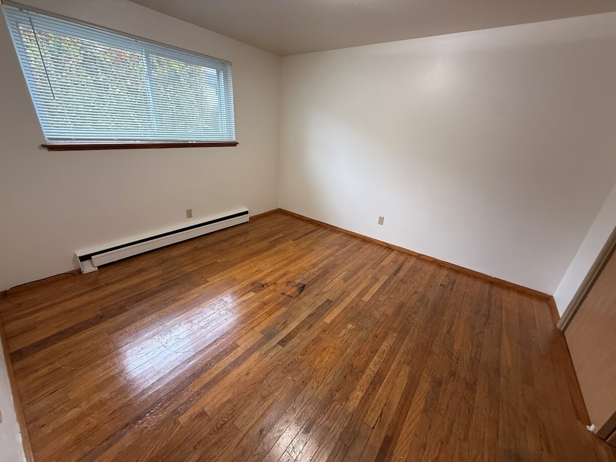 Building Photo - 2414 Brentwood Pky