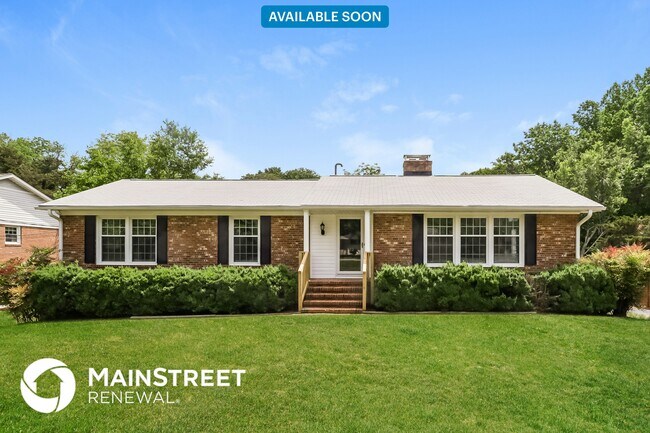 Primary Photo - 402 Boxwood Dr