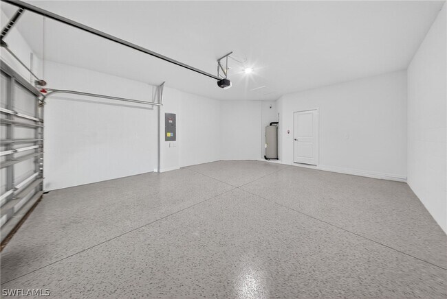 Building Photo - 2224 Dragonfruit Wy