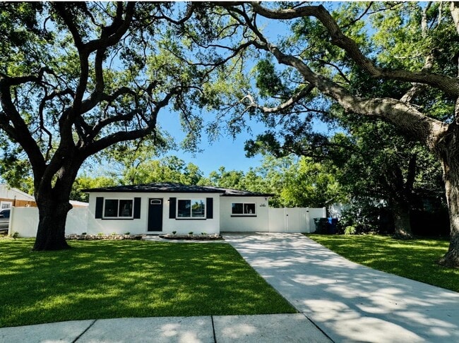 Building Photo - Completely Renovated Home