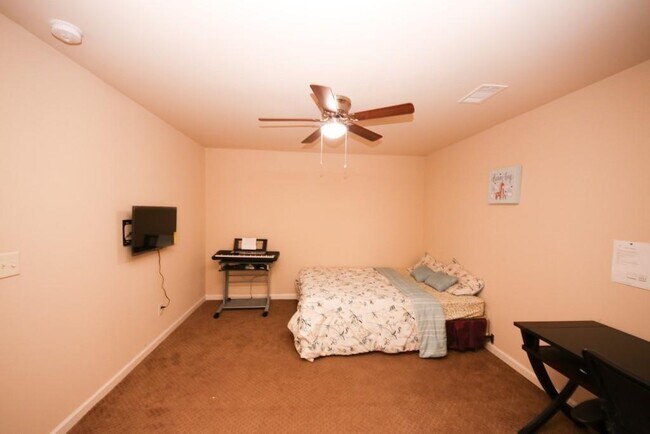 Building Photo - 3415 Pointe Vecchio Cir