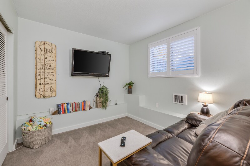 Building Photo - 1200 NE Territorial Rd