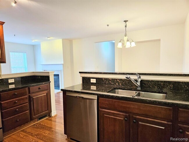 Building Photo - 264 Village Way S