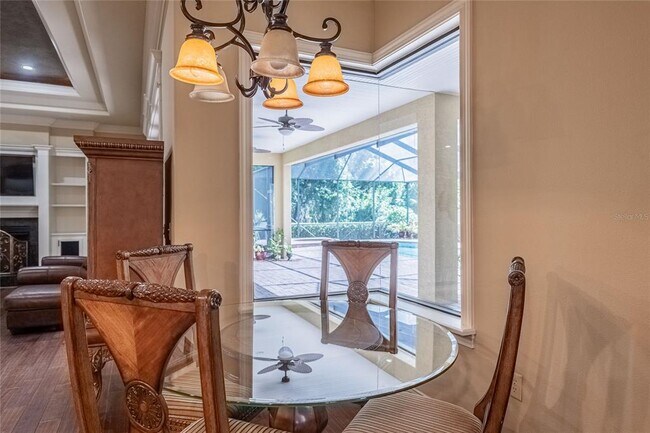 Building Photo - 6658 Cres Woods Cir