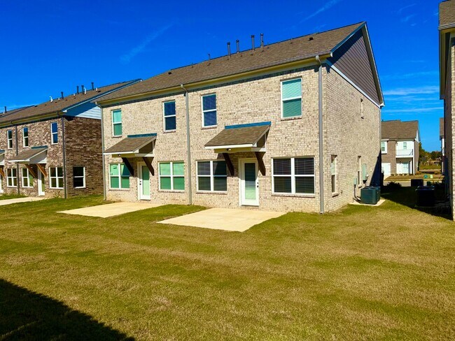 Building Photo - 4364 Ravenwood Park W