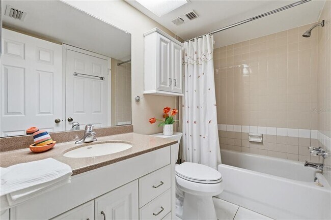 Building Photo - 3034 Eastland Blvd