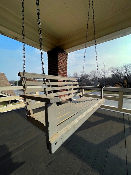 Building Photo - 2556 S University Dr
