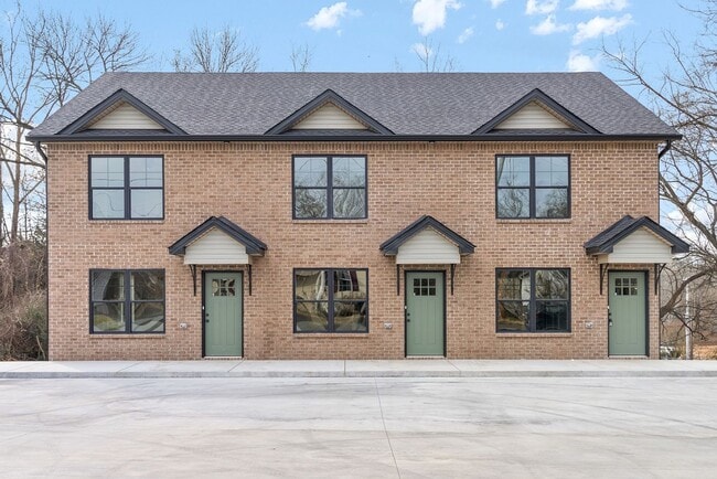 Building Photo - 2 Bedroom Pet Friendly Townhomes For Rent!