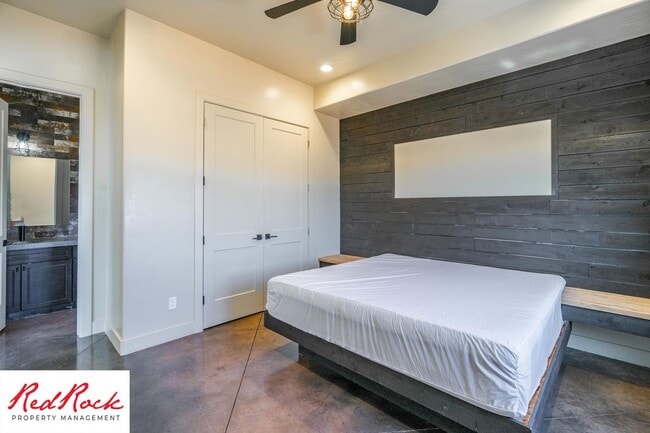 Building Photo - 4 Bedroom Luxury Home Near Sand Hollow