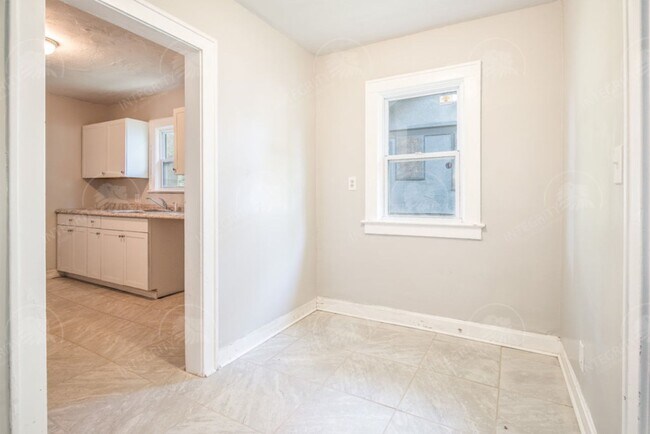 Building Photo - 5517 Woodland Ave