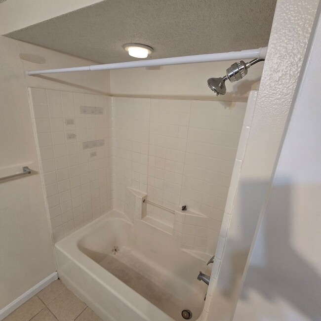 Building Photo - 1 Bedroom Condo for RENT