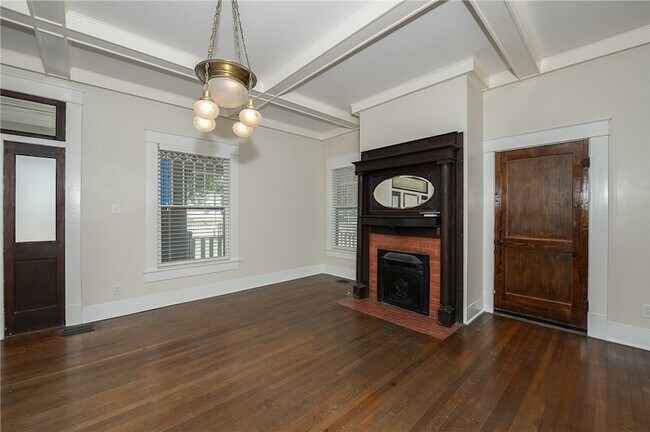 Building Photo - 206 S Sims Ave