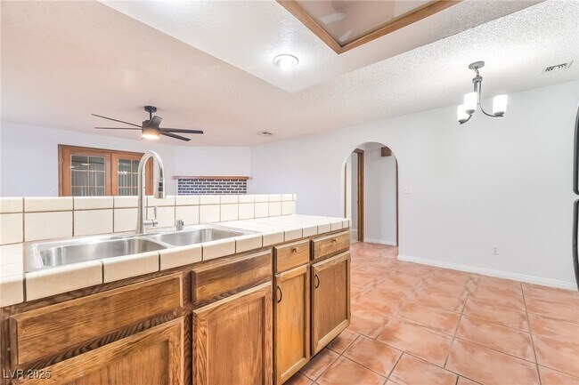 Building Photo - 1418 Santa Margarita St