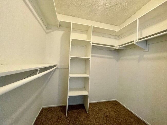 Building Photo - Charming Two Story 2 bedroom, 1.5 Bath in Ontario