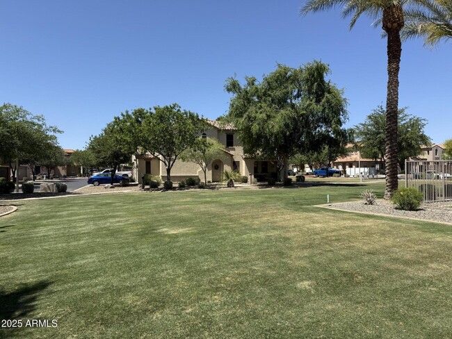 Building Photo - 5355 W Chisum Trail