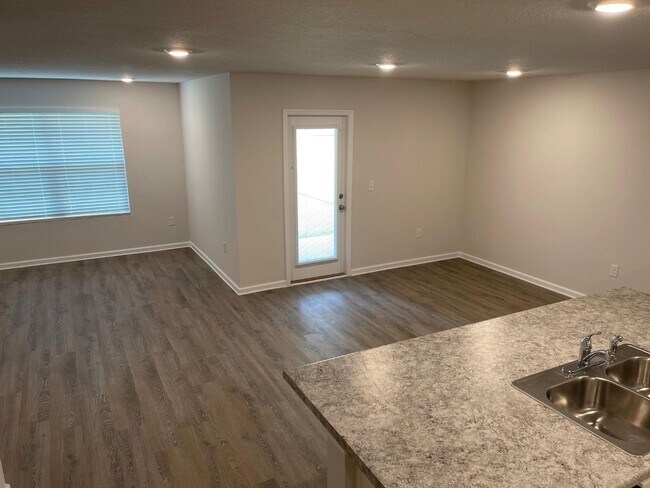 Building Photo - 6461 Slabinski Ln