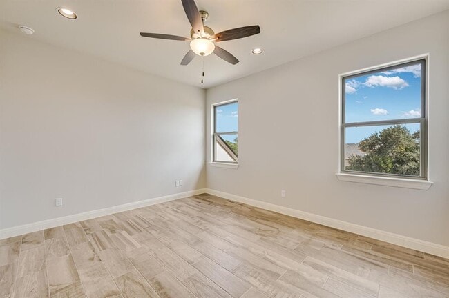 Building Photo - 227 Dally Ct