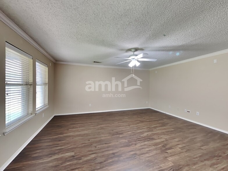 Building Photo - 8605 Arcadia Park Dr