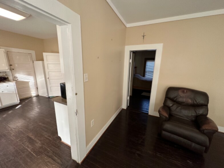 Building Photo - 1660 FM 1696
