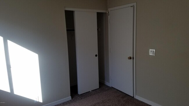 Building Photo - 12214 N 41st Dr