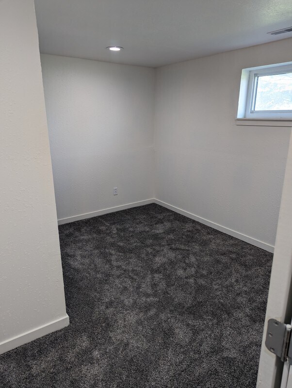 Building Photo - 1760 N 340 W