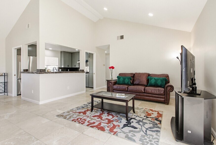 Building Photo - 17440 Plaza Cerado