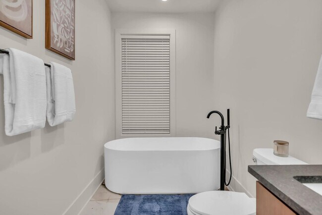 Building Photo - 1701 Portland Ave