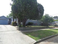 Building Photo - 642 B St