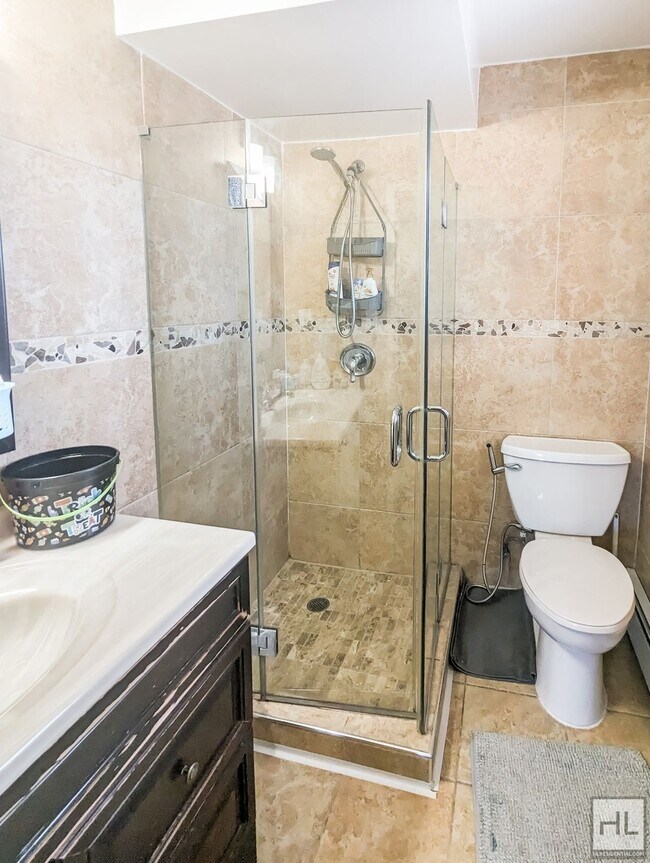Building Photo - 2 BED 2 BATH REGO PARK QUEENS BOULEVARD