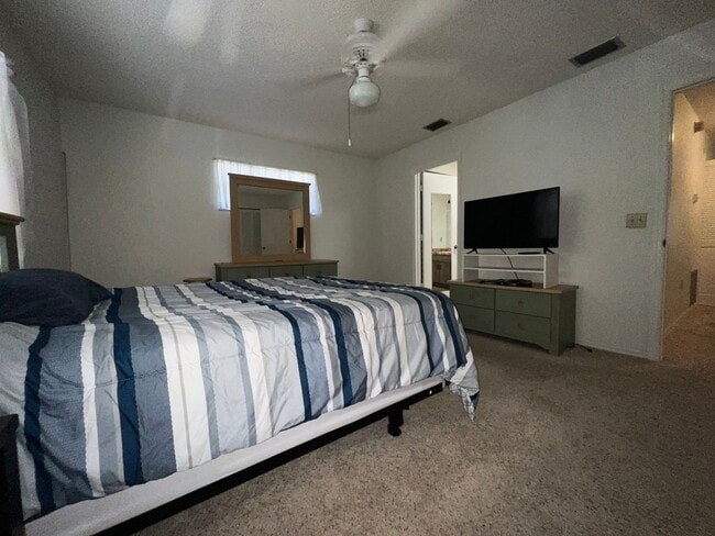 Building Photo - 2 Bedroom 2.5 Bath 2 Story Townhome AVAILA...