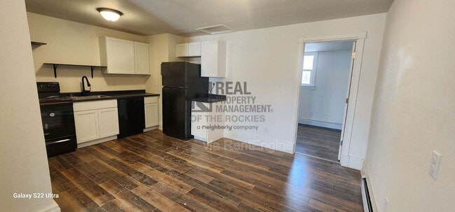 Building Photo - 606 W 24th St